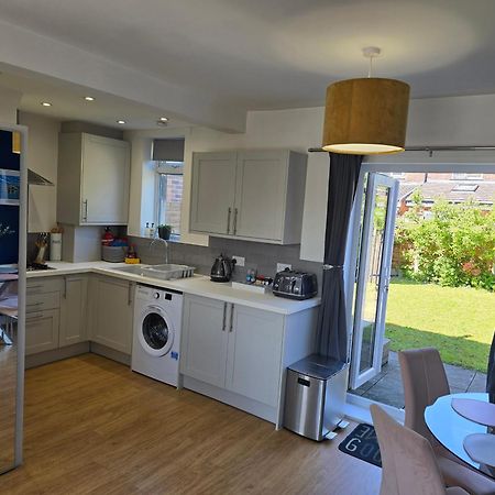 The Heart - Cosy 3 Bedroom House With Double Driveway And Garden In Manchester Dış mekan fotoğraf