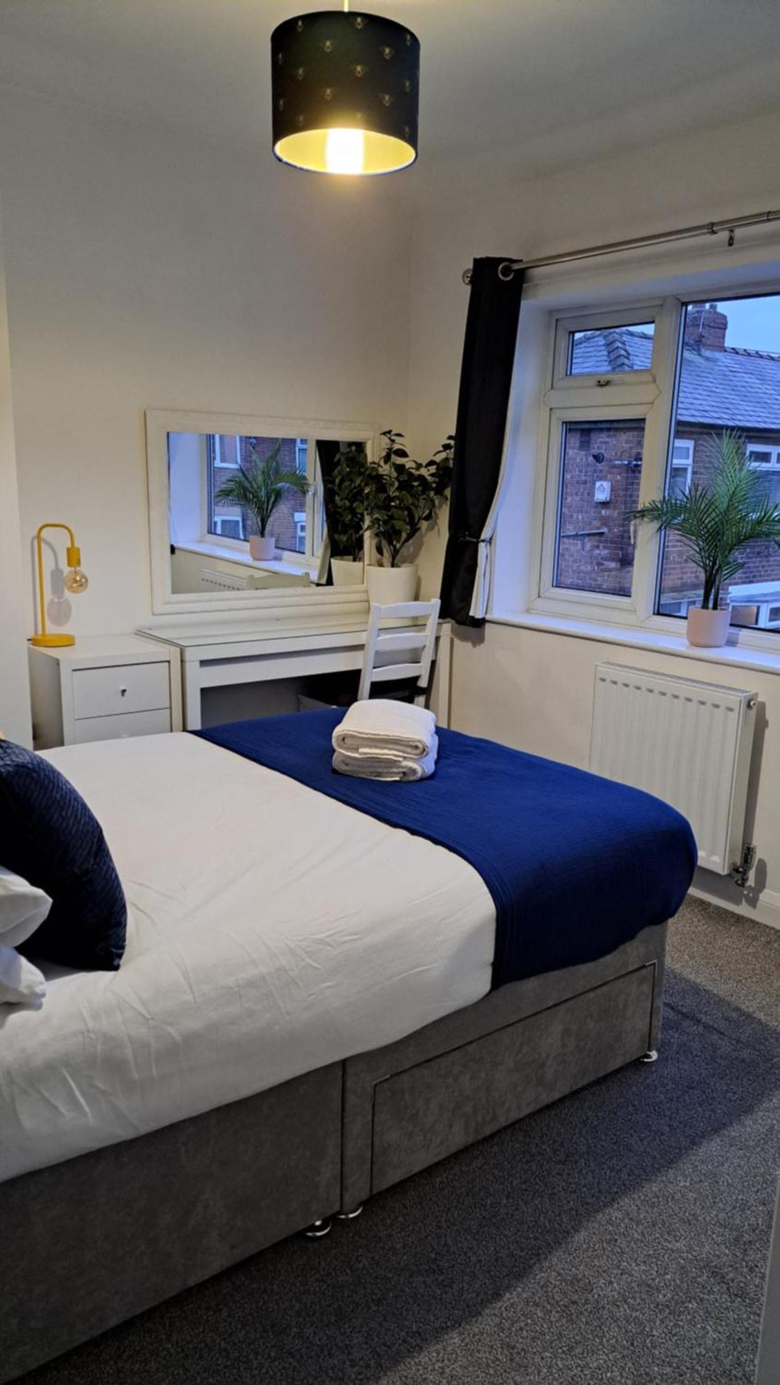 The Heart - Cosy 3 Bedroom House With Double Driveway And Garden In Manchester Dış mekan fotoğraf