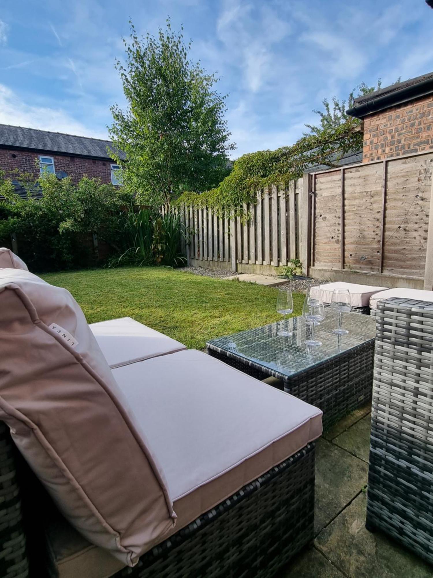 The Heart - Cosy 3 Bedroom House With Double Driveway And Garden In Manchester Dış mekan fotoğraf
