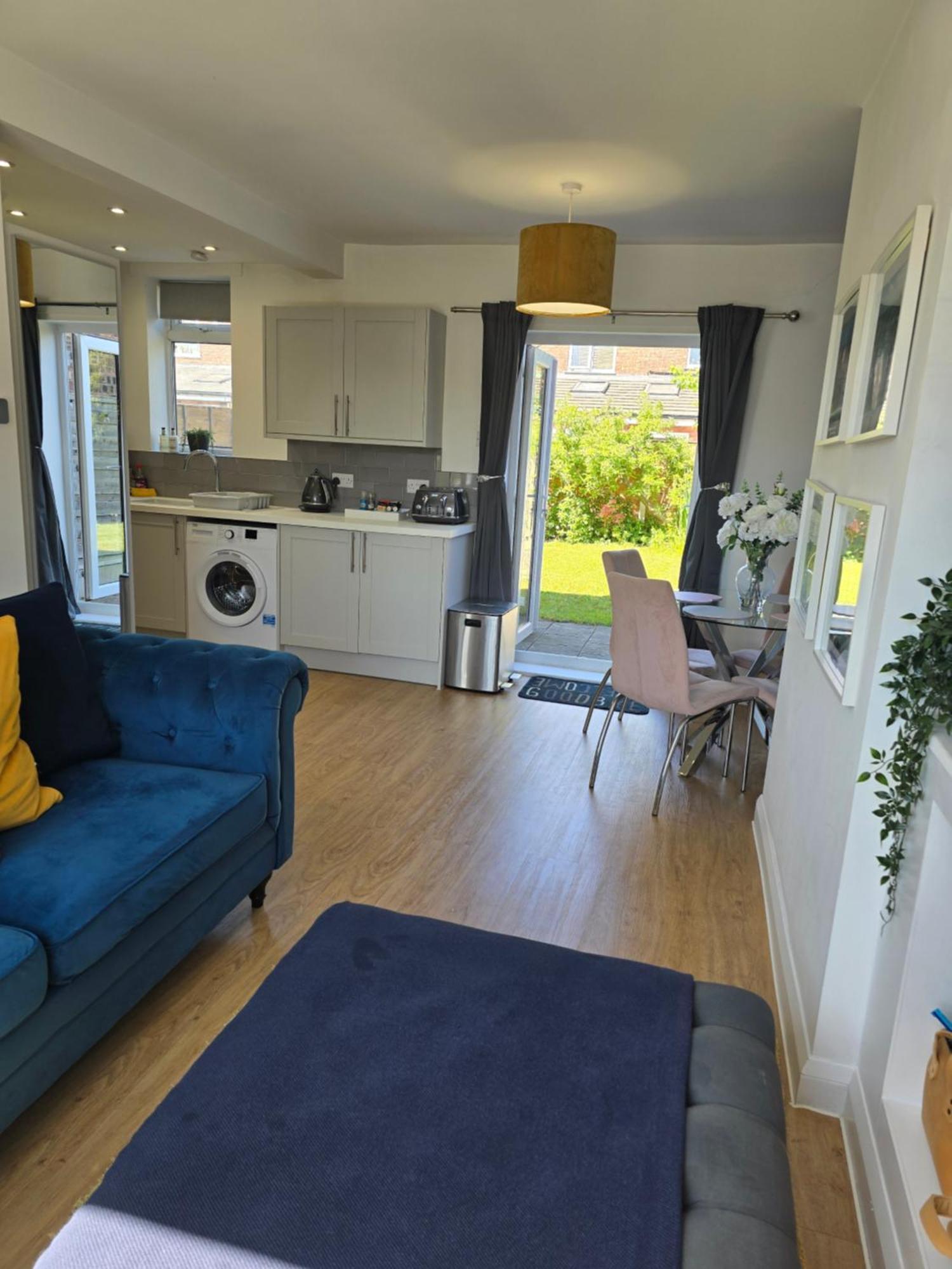 The Heart - Cosy 3 Bedroom House With Double Driveway And Garden In Manchester Dış mekan fotoğraf