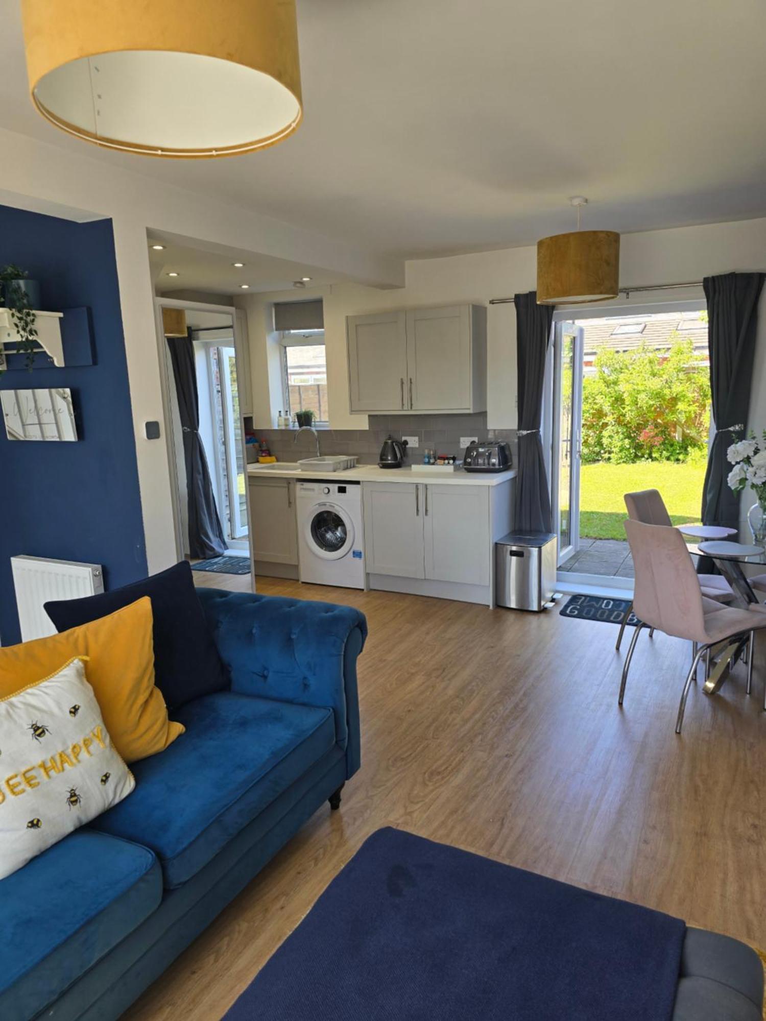 The Heart - Cosy 3 Bedroom House With Double Driveway And Garden In Manchester Dış mekan fotoğraf